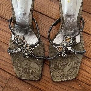 Women with Control Patterned Sandals - Black and Gold